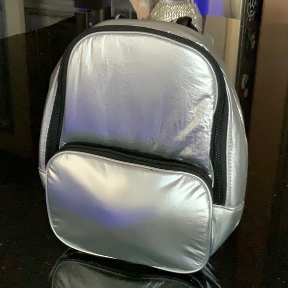 No BOUNDARIES Mini  Sliver Metallic backpack - Picture 9 of 12